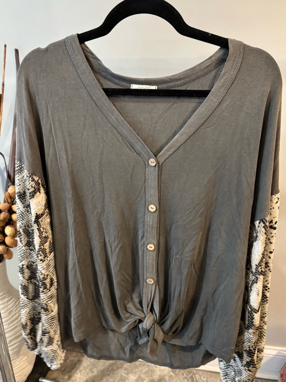 Oddi women’s V-Neck Gray Button-Front Top with Snake-Print Sleeves size small